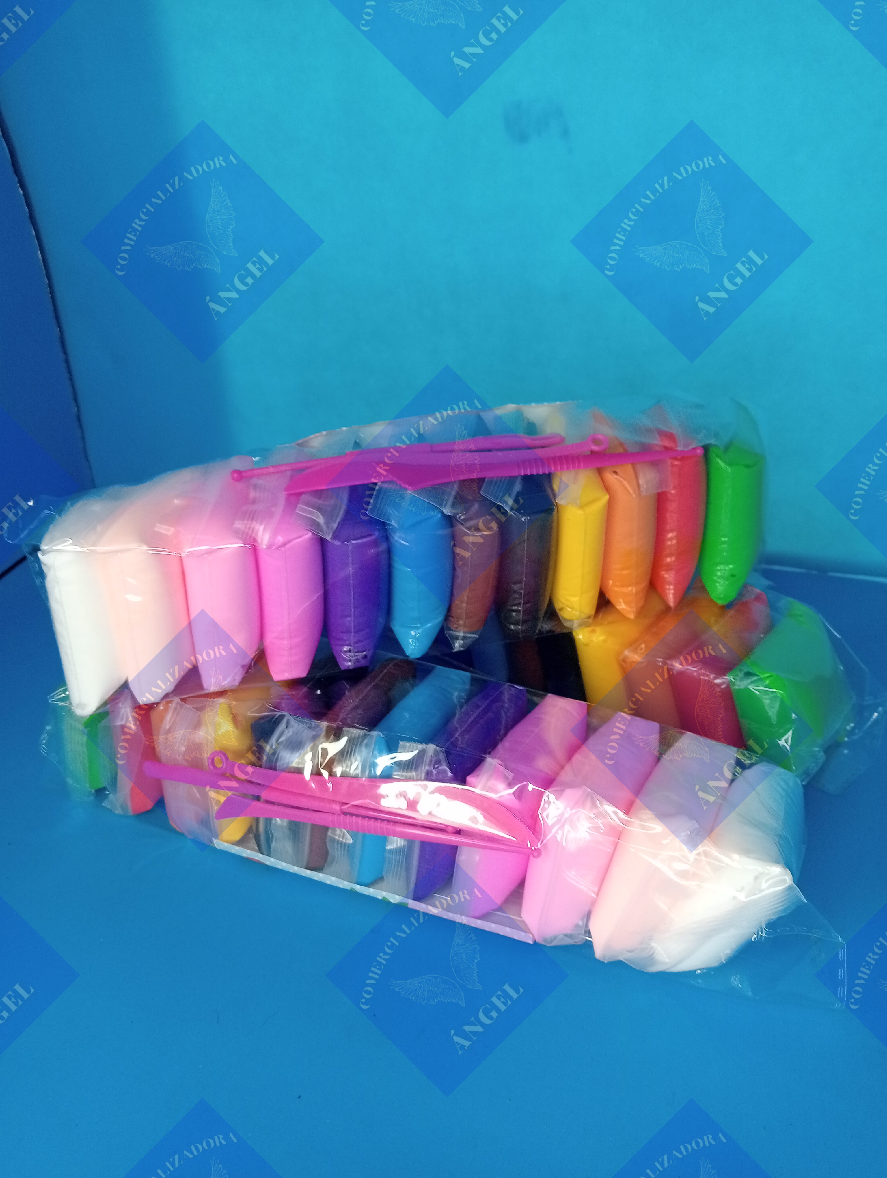 Paquete con 6 sets de Foamy moldeable con 12 colores 