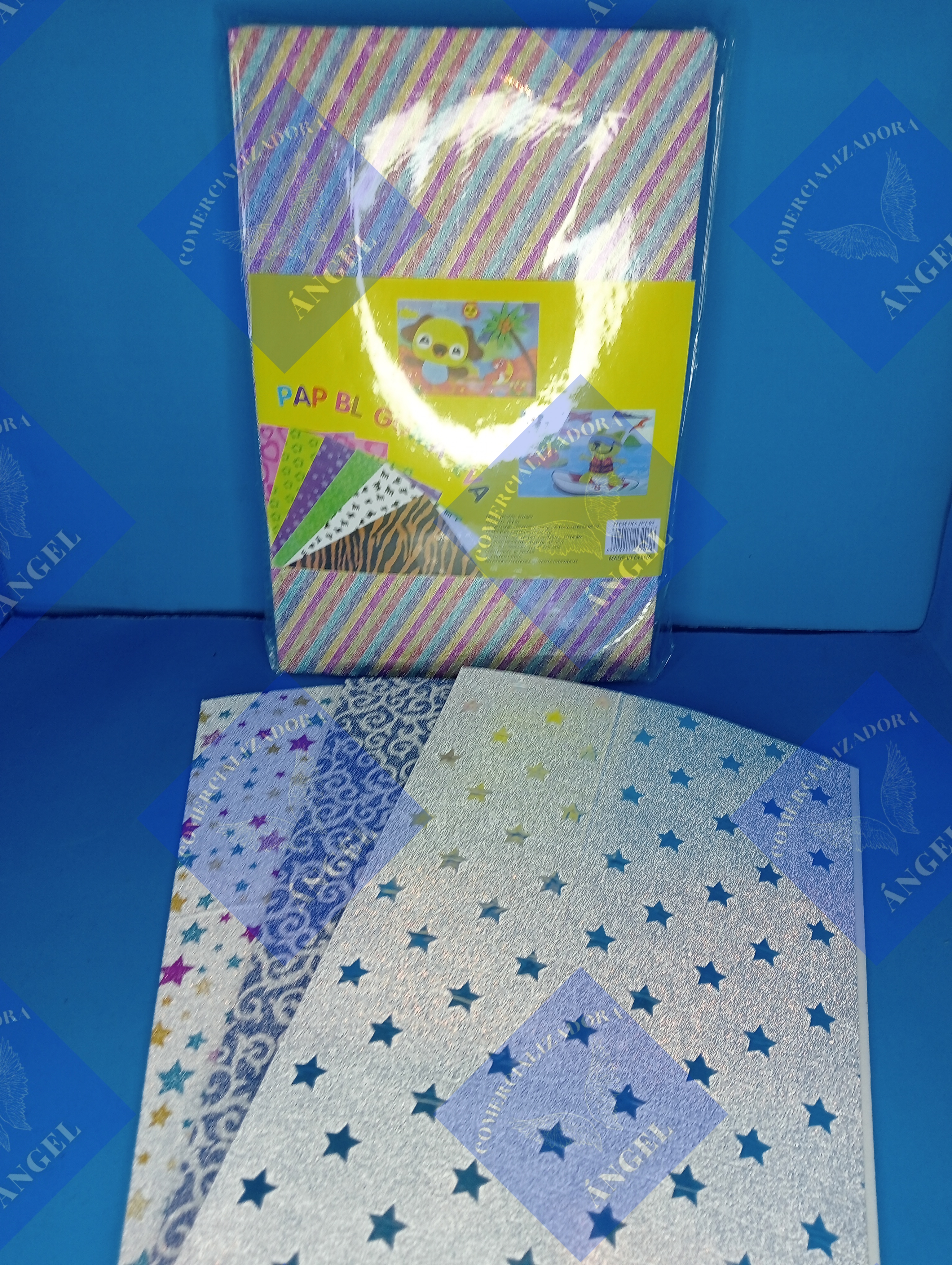 Paquete con 3 Juegos de 10 hojas(30cm x 20cm) surtidas de Foamy con diseño y adhesivo 