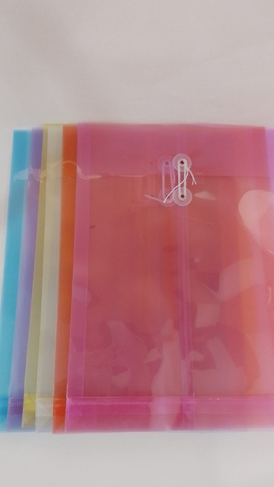 Bolsa con 12 Folder en colores surtidos con Hilo Tamaño Carta